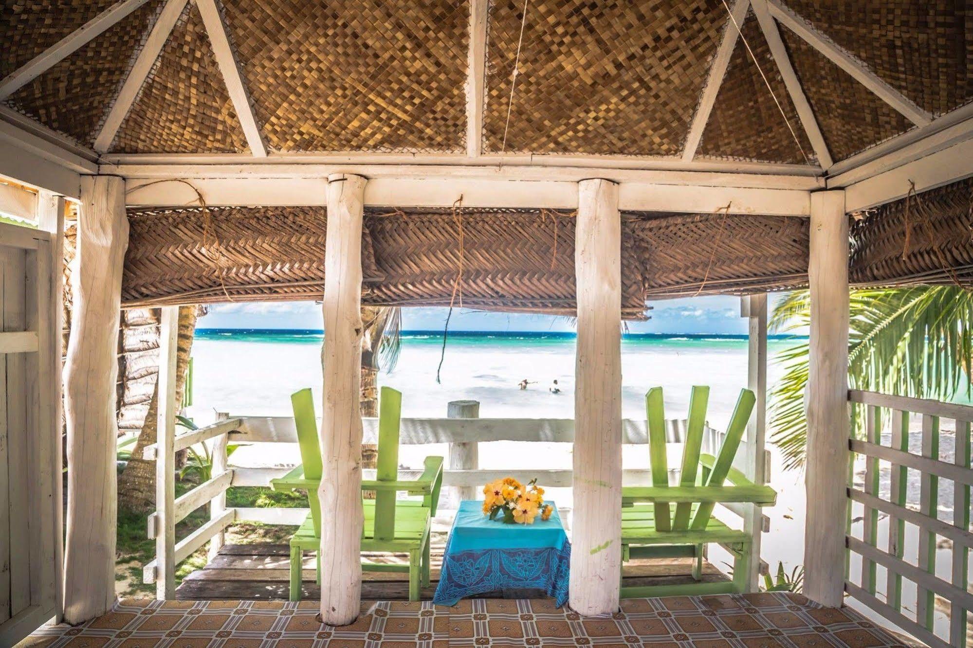 Tailua Beach Fales Manase Bagian luar foto