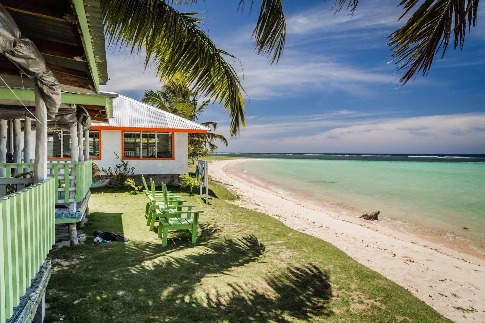 Tailua Beach Fales Manase Bagian luar foto