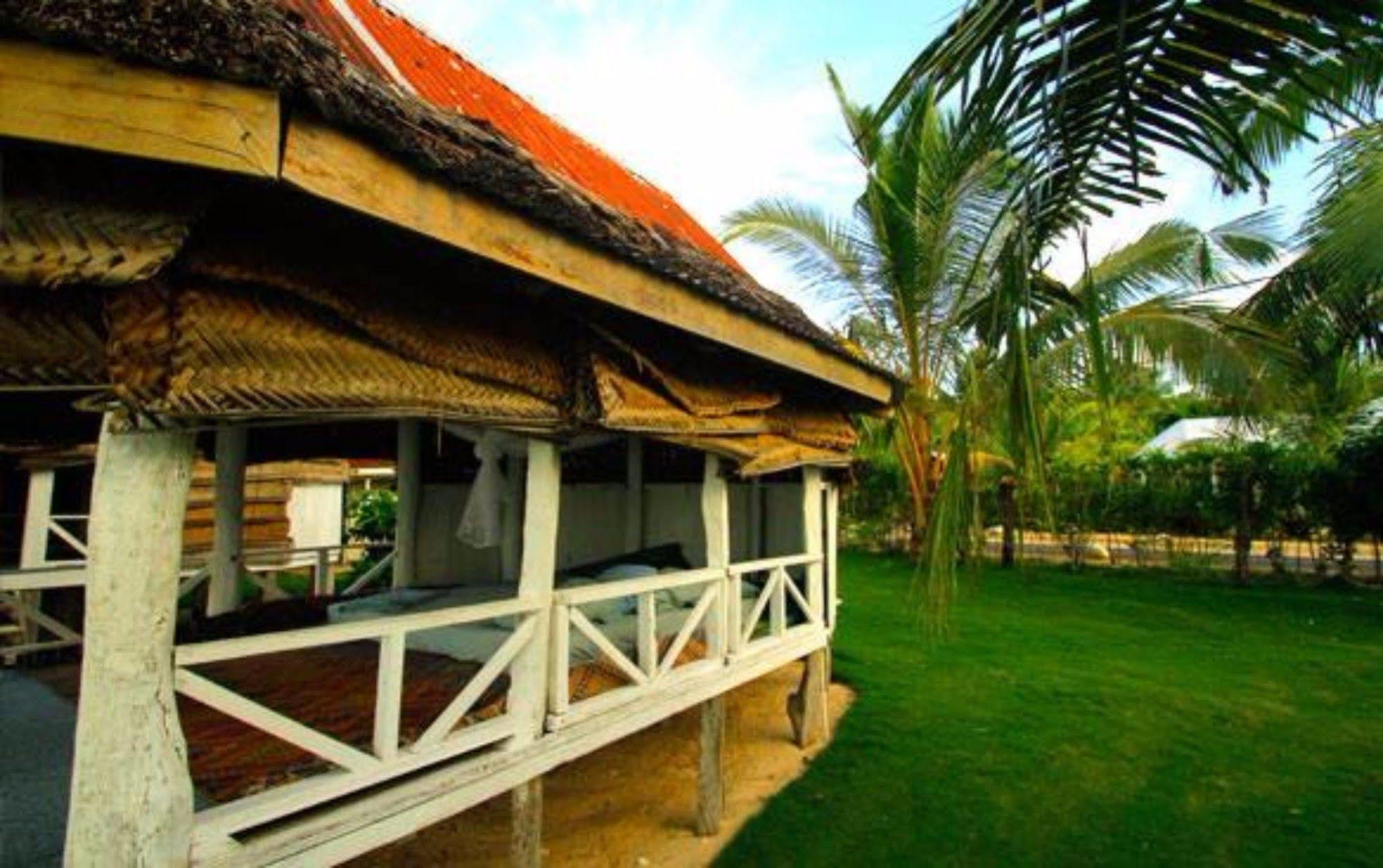 Tailua Beach Fales Manase Bagian luar foto