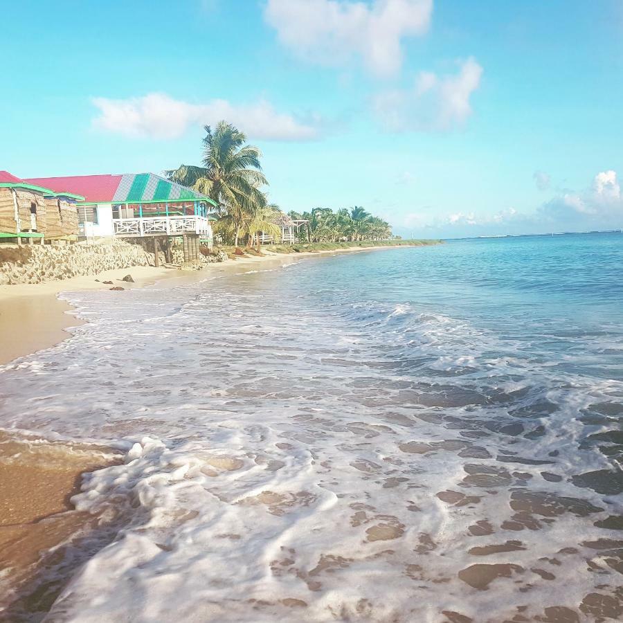 Tailua Beach Fales Manase Bagian luar foto